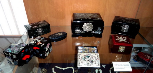 Fragments of the exhibition "The Mystery of Nacre" in the Zoological Museum (2013)